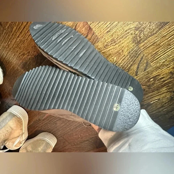 Ron White Naomi Quilted Sneaker size 6.5 - Picture 6 of 9